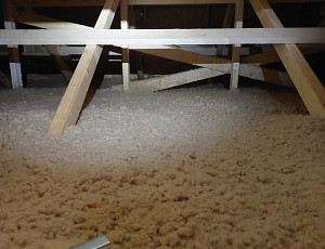 Zateplení dřevostavby rodinného domu pomocí foukané izolace